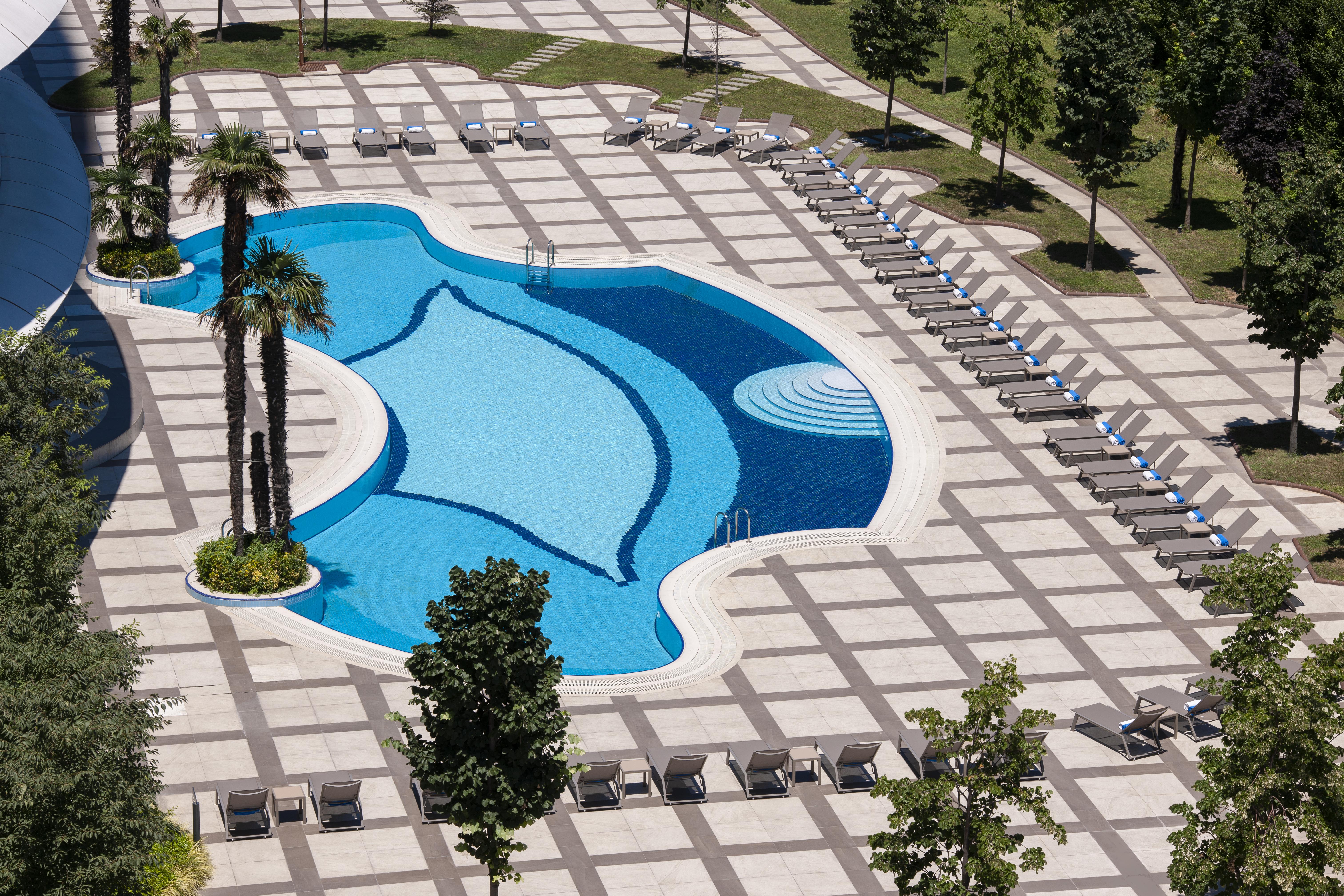 Готель Elite World Grand Istanbul Basin Ekspres Екстер'єр фото Pool at the hotel
