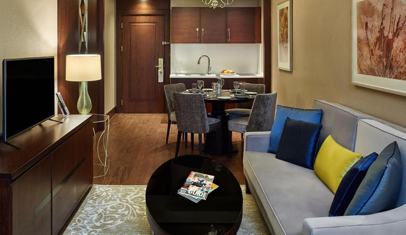 Готель Elite World Grand Istanbul Basin Ekspres Екстер'єр фото A living room at the hotel